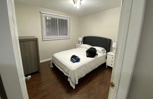London House | Room in London, ON