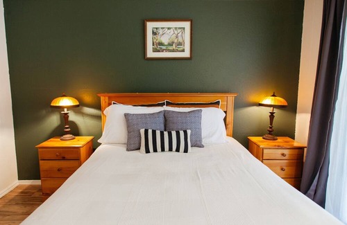 Green Valley Lake Cabin | Green Willow Lodge: Family Friendly, Wi-Fi, Spacious