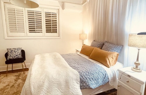 Glen Innes House | Beautiful, spacious 1870s house in centre of town.