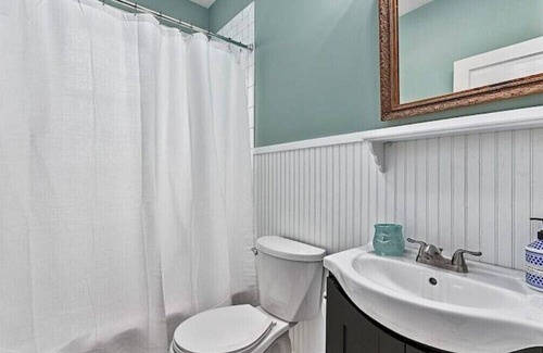 Hendersonville House | Heart of downtown