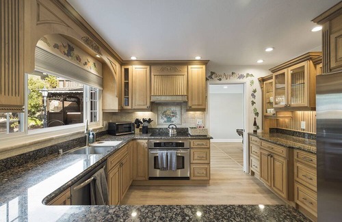 Park Pacifica House | Serene Oasis w/Hot Tub Pool Table, Arcade Games and Infrared Sauna 25 Min to SF!