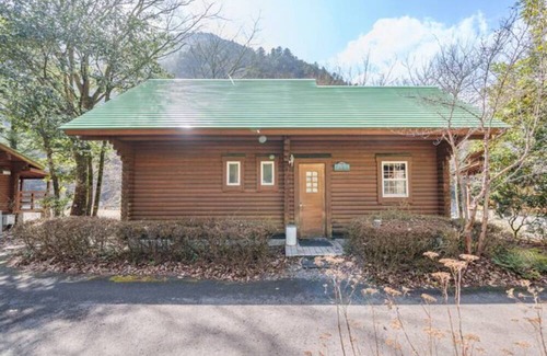 Kawanehon House | SuisenFusion of outdoor and healingHot spring / Haibaragun Shizuoka