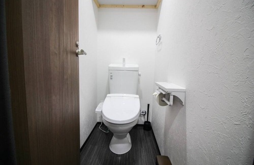 Ikuno House | 64 sqm Renovated Home 5 Minutes from Kitatatsumi Station Direct Access to Namba Kuromon Market - LIVING TERRACE HOUSE / Osaka Ōsaka