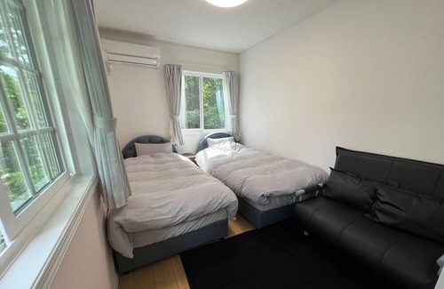 Kitasaku-gun House | Families friends couples dogs can be brought along in a variety of situations / Kanragun Gunma