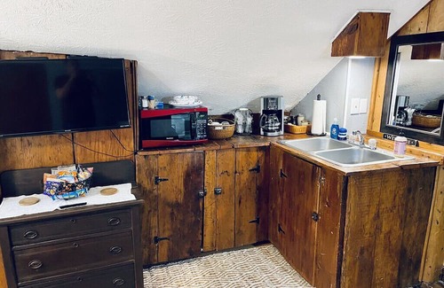 Maysville Cabin | The Cabin at 112 Main Street Augusta: Rustic River Retreat