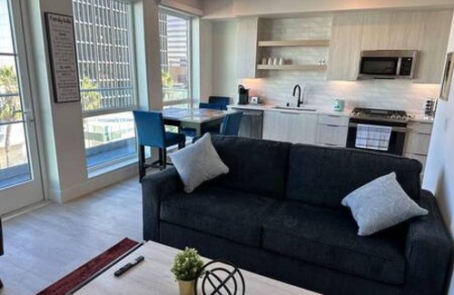 Waterfront Apartment | LUX walk Conv Ctr Free Park Wi-Fi EV Gym Pool D
