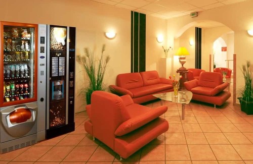 Mitte Apartment | Dreibettzimmer mit Dusche und WC