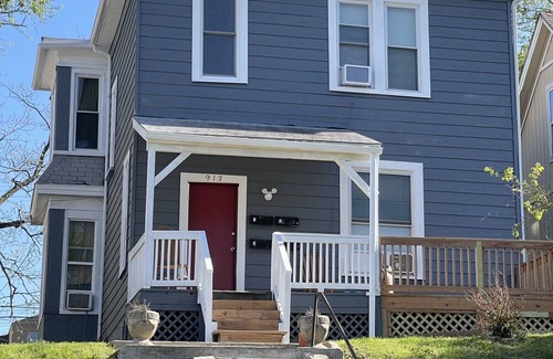 Riverview Apartment | Cozy Studio in Strawberry Hill