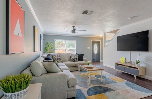 West San Antonio House | GameRoom, BBQ & HOT-TUB by Lackland AFB & SeaWorld