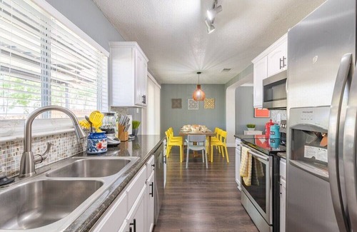 West San Antonio House | GameRoom, BBQ & HOT-TUB by Lackland AFB & SeaWorld