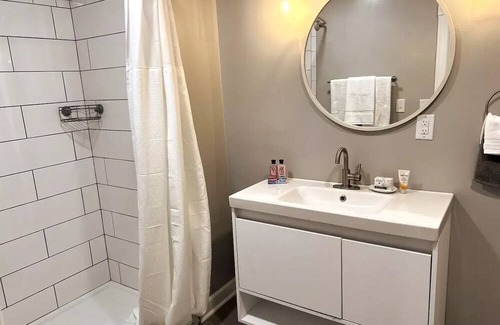 Staunton Apartment | The Moonbeam - Modern & Beautiful Studionn