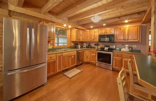 Gatlinburg - Pigeon Forge Cabin | Wrap Around the Son- Pool Table, Ping Pong Table, & Fire-pit