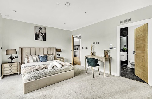 Syon Apartment | Beautiful Abode In Brentford