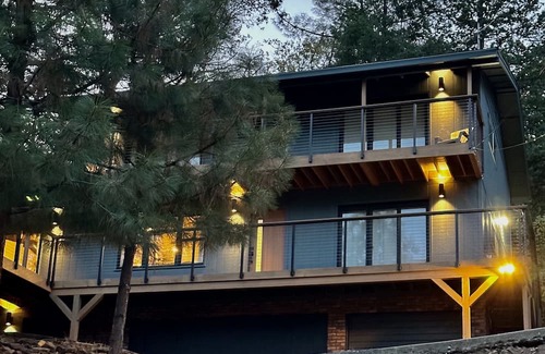 Lakehead House | Shasta Lake- Beautiful lake views and water access