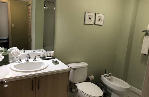 Coconut Grove Condo | Stay in a Historic Coconut Grove1/1 Condo! Pool + Gym + Sauna + Restaurant