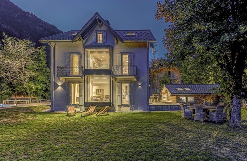 Les Tines Ski Chalet | Stunning family chalet with jacuzzi close to ski lifts