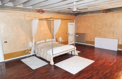 Centro Storico Nord Apartment | Homerez - Luxury Apartment in Brescia + Jacuzzi