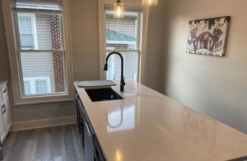 Roanoke Apartment | Grandin Village Suite