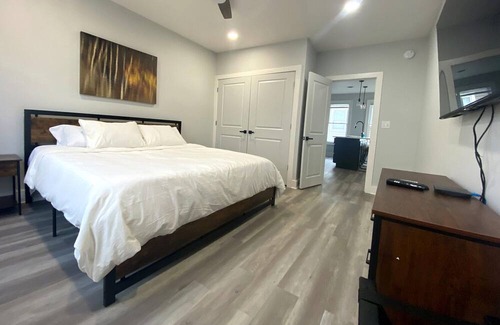 Roanoke Apartment | Grandin Village Suite