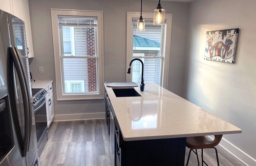 Roanoke Apartment | Grandin Village Suite