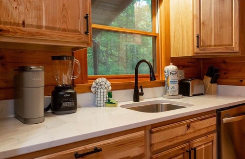 Gatlinburg - Pigeon Forge Cabin | Stylish Cabin Near Pigeon Forge