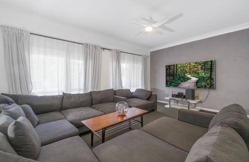 Nerang House | Chilled Lifestyle - huge home in a very quiet area of the Gold Coast