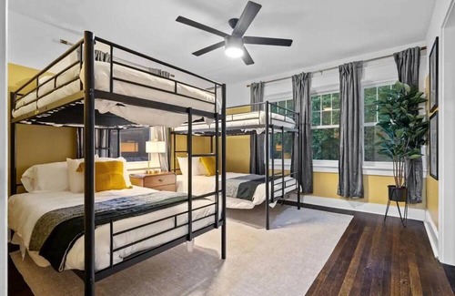 Hanover Place House | Spacious Stay: 5BR, FirePit, Hot Tub, Sleeps 12