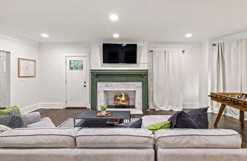 Hanover Place House | Spacious Stay: 5BR, FirePit, Hot Tub, Sleeps 12