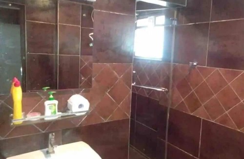 Besant Nagar Apartment | Besant Nagar, Fully Furnished Accommodates 6 adults-Wireless Internet ready