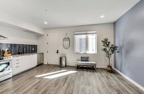 Downtown Oakland Apartment | New Studio Suite Near Laney College!