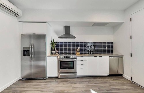 Downtown Oakland Apartment | New Studio Suite Near Laney College!