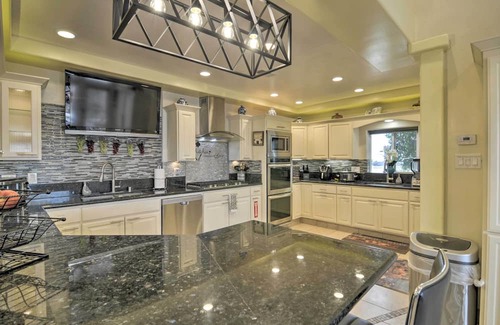 Chico House | Chic Paradise Home w/Terrace: 13 Mi to Wineries!