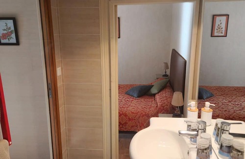 Reaux Bed & Breakfast | Bed and Breakfast 'Le Vieux Noyer - Tilleul' with Shared Garden and Wi-Fi
