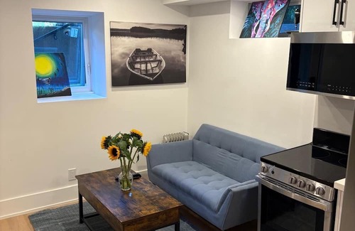Blake - Jones Apartment | Welcoming Retreat for Guests, Students & Professionals – Where City Meets Nature