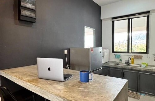 Kuah Apartment | FAT MOM - Noir Stay (FREE 1 CarPark+NetflixTV)