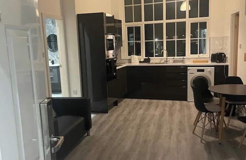 Offerton Apartment | Stylish modern 2 bedroom flat 6B