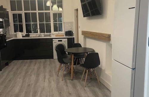 Offerton Apartment | Stylish modern 2 bedroom flat 6B