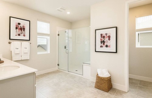 Peters House | Spacious Master Suite with Private Bath in Manteca