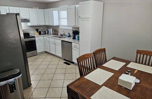 Paducah House | Clean, quiet & comfortable, 3 bed 2 bath pet friendly Paducah home near winery.