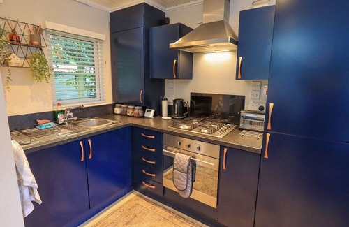 Troutbeck Bridge Cottage | EVERMORE LODGE, family friendly, with pool in Windermere