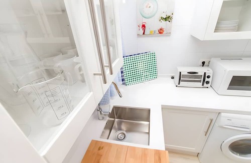 Ensanche Centro Apartment | Apartment 'Atarazanas 2-bed Suite' with Balcony, Wi-Fi and Air Conditioning