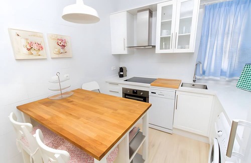 Ensanche Centro Apartment | Apartment 'Atarazanas 2-bed Suite' with Balcony, Wi-Fi and Air Conditioning