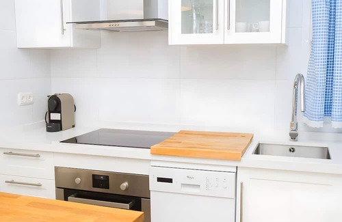 Ensanche Centro Apartment | Apartment 'Atarazanas 2-bed Suite' with Balcony, Wi-Fi and Air Conditioning