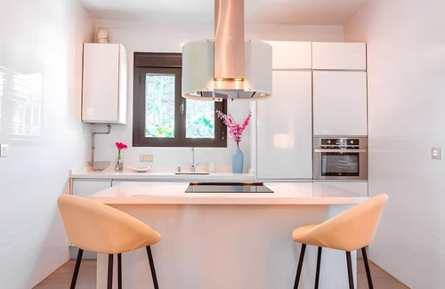 Ciudad Jardin Apartment | Apartment 'Gran Plaza Luminoso' with Balcony, Wi-Fi and Air Conditioning