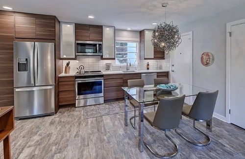 Cherry Condo | Modern Myers Park 1BR King Condo | Queens Rd