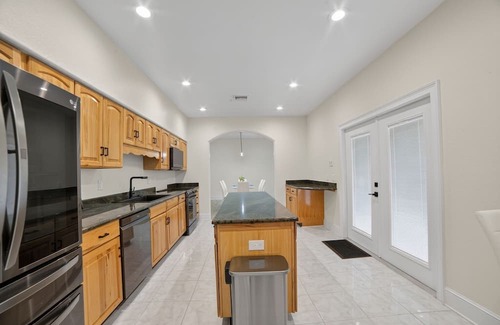 Lakeland House | NEW! Lakeland Oasis Hot Tub, Lanai & Fire Pit