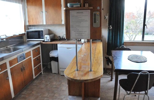 Bouvet Island House | Affordable Retro Bach in beautiful Arrowtown