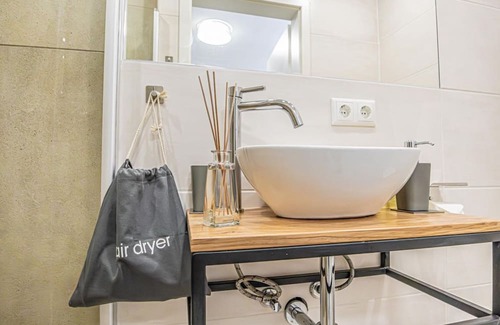Krems an der Donau Apartment | Krems Bahnhof Room Air Condition TV shared kitchen