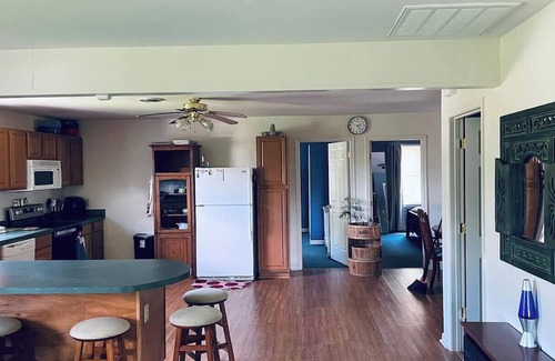 Quincy Apartment | Spacious 2BR Apt – Families, Couples & Business Travelers