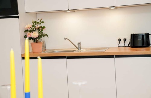 Bloemekenswijk Apartment | Modern 1BR & 1LR Apartment | 15-Min Walk to Rabot